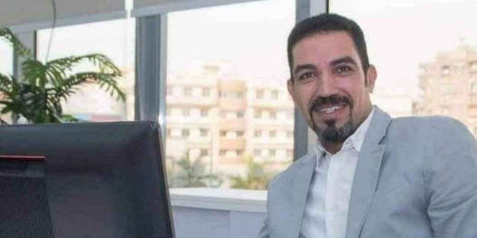 نقيب الصحفيين ينعي الزميل أيمن عبد التواب نائب رئيس تحرير صوت الأمة