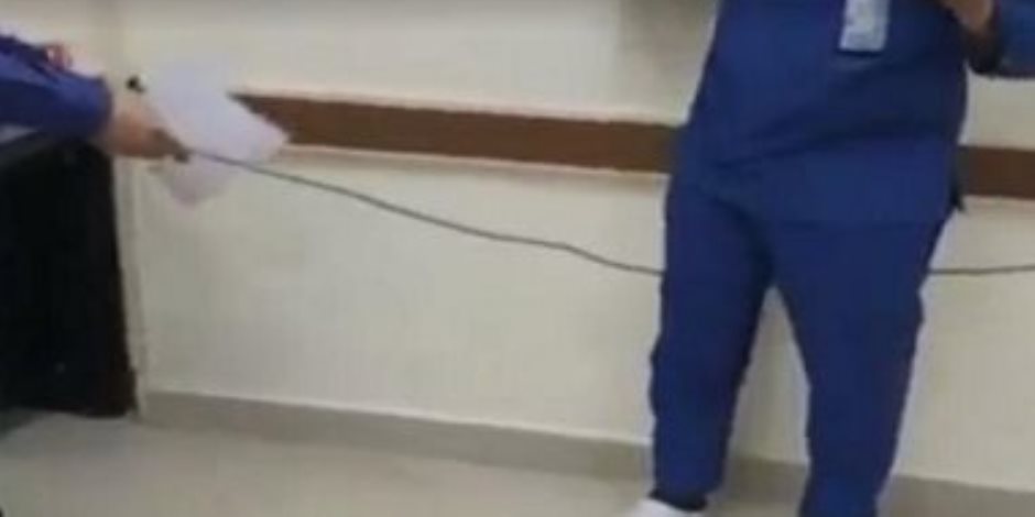رئيس جامعه عين شمس: إيقاف الطبيب صاحب واقعه فيديو التعدى على ممرض والتحقيق غدا