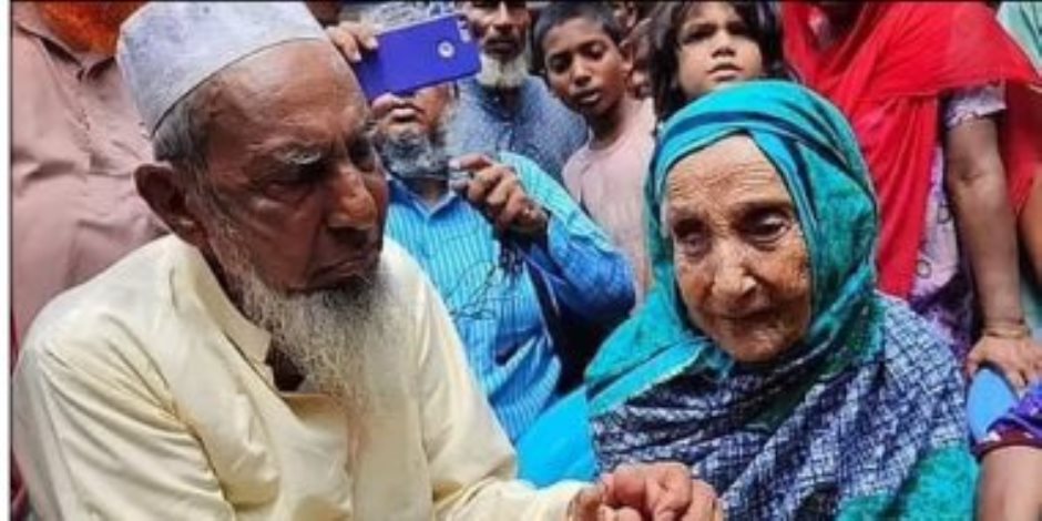 بعد 70 عاما على الفراق.. بنجلاديشى في الثمانينيات يعثر على والدته صاحبة ال 100 عام بسبب منشور على فيس بوك