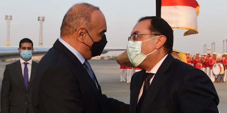 رئيس الوزراء يستقبل نظيره الأردنى بمطار القاهرة