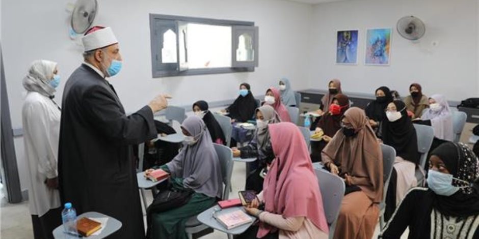 مدرسة الإمام الطيب والرواق الأزهري يبدأ دراسة المواد الشرعية وحفظ والقرآن الكريم