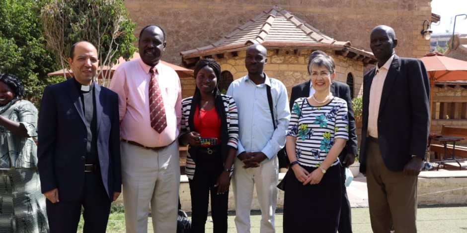 خلال زيارة رئيس أساقفة كانتربري لمصر.. كارولين ويلبى تلتقي طلاب معهد الكتاب المقدس السودانيين