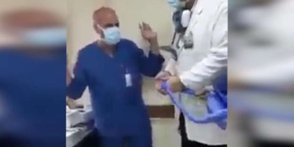 حبس طبيب سنتين و2 آخرين في قضية التنمر على ممرض بواقعة «اسجد للكلب»