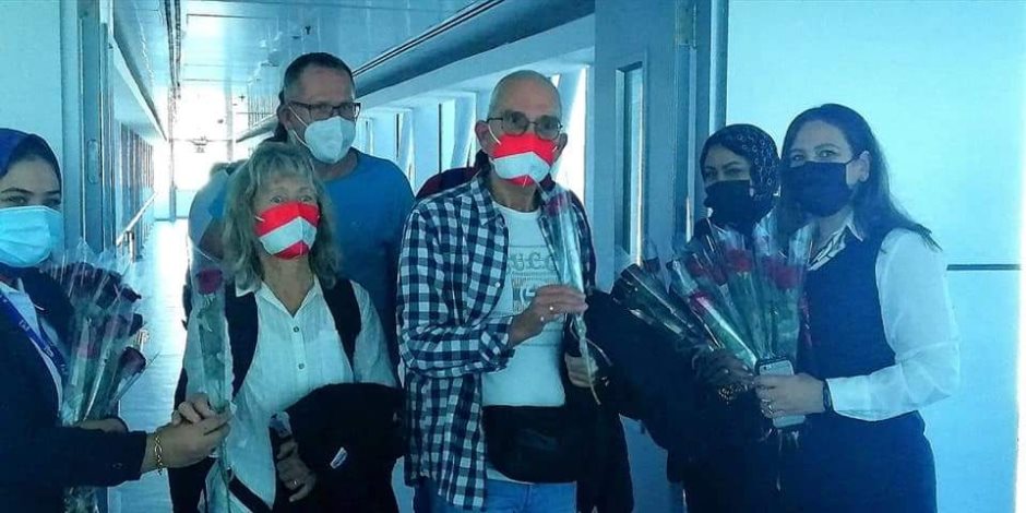 مطار الغردقة يستقبل أول رحلة للخطوط النمساوية بعد توقفها بسبب كورونا ..صور