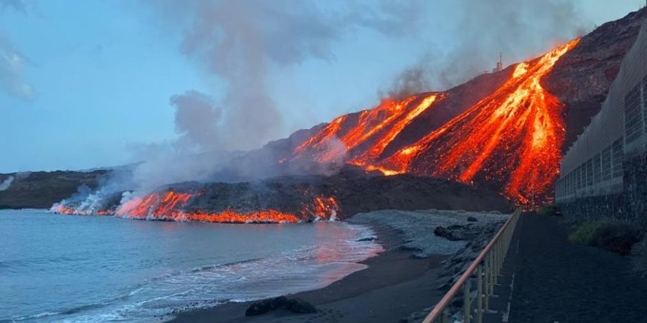 بركان لابالما أطول ثوران بركاني منذ 500 عام (فيديو)