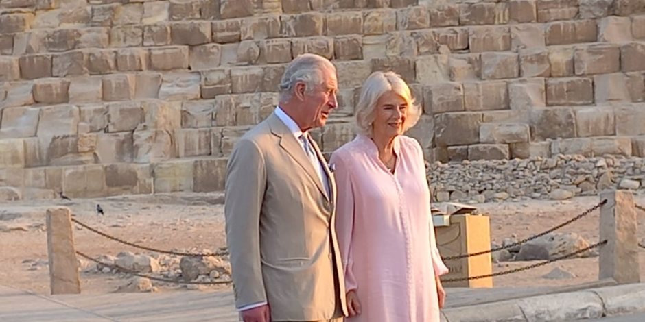 الأمير تشارلز وزوجته عقب زيارة الأهرامات: لحظة استثنائية بأعظم المواقع المصرية