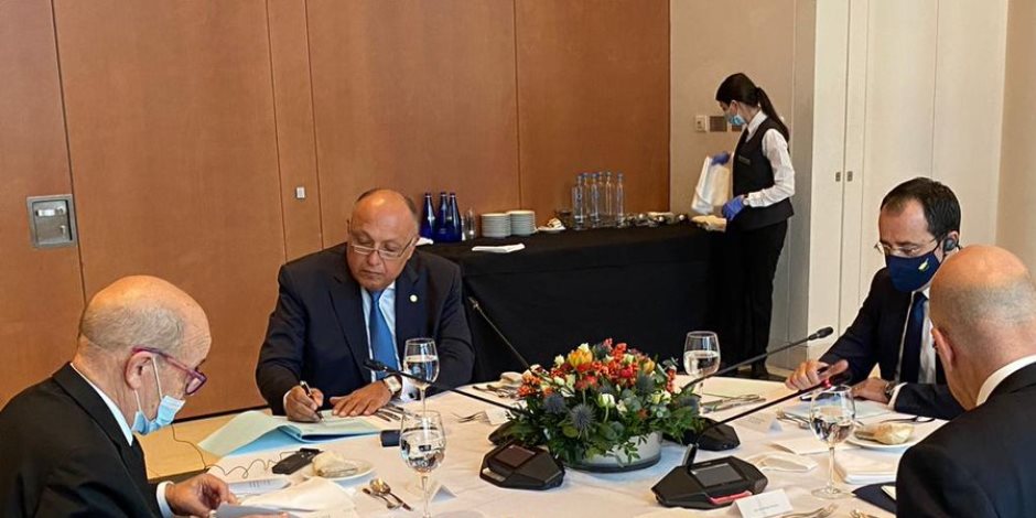 مباحثات هامة.. وزير الخارجية في اليونان وأزمات المتوسط على طاولة المفاوضات (صور)