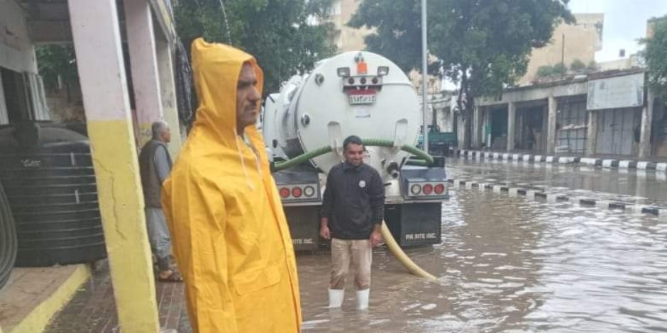 شركة المياه تواصل رفع الطوارئ .. و تدفع ب40 سيارة لإخلاء الشوارع من آثار الأمطار بشمال وجنوب سيناء .. (صور) 