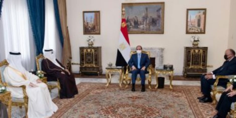 الرئيس السيسى يستقبل مستشار ملك البحرين للشئون الدبلوماسية