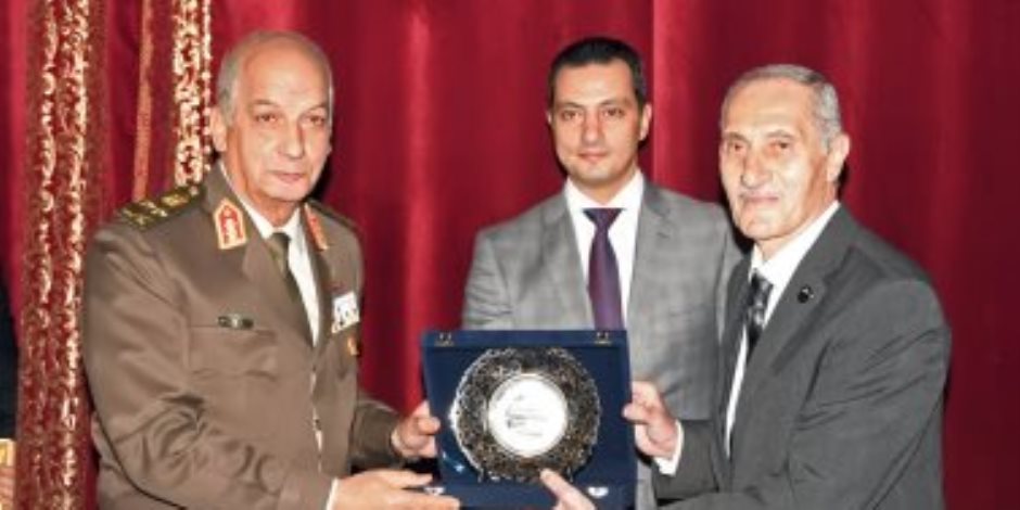 وزير الدفاع يلتقى وفدا من أعضاء مجلسى النواب والشيوخ