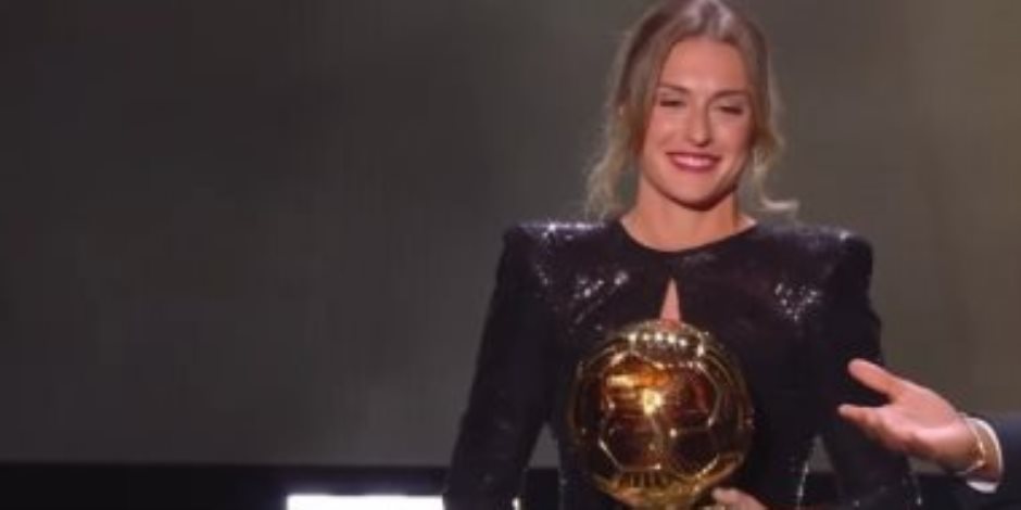 حفل الكرة الذهبية.. أليكسيا بوتياس لاعبة برشلونة تتوج بالجائزة