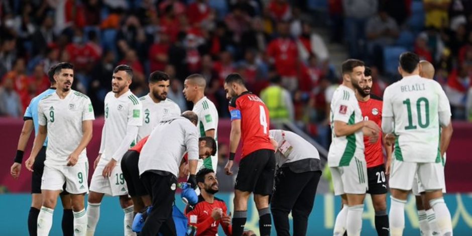 بعد انتهاء الشوط الأول .. منتخب مصر يتأخر بهدف أمام الجزائر  وخروج أيمن أشرف وحجازي للإصابة 