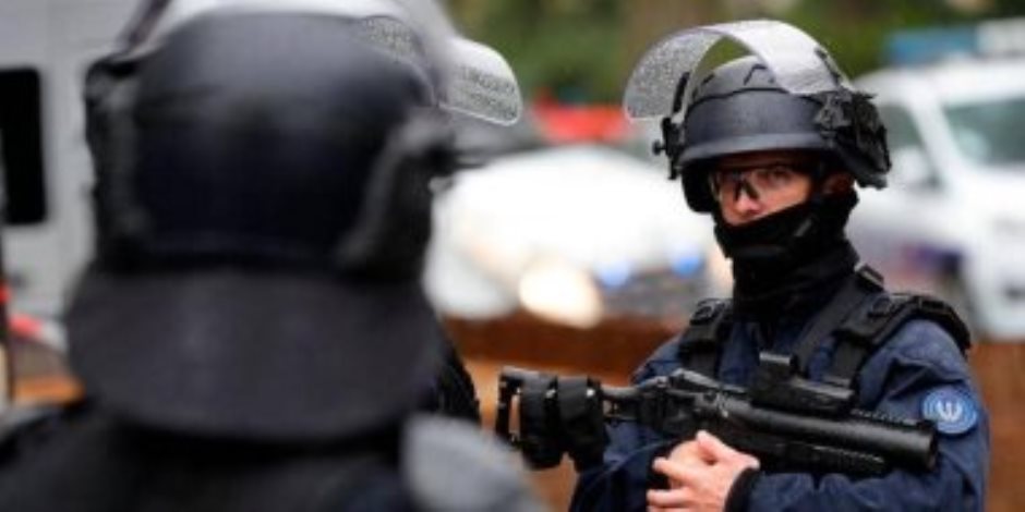 الشرطة الفرنسية تعلن اعتقال شخصين خططا لعمليات طعن خلال احتفالات العام الجديد