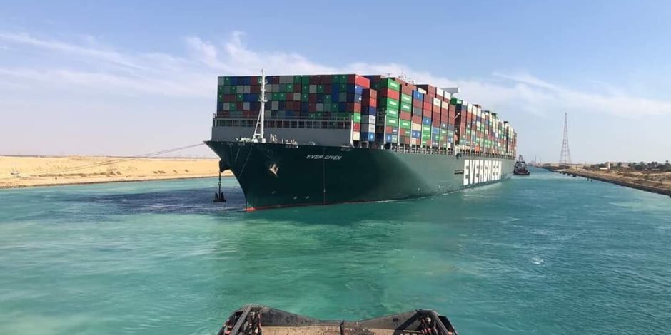 اقتصادية قناة السويس تحتفل بأول عملية تموين سفينة حاويات بالوقود الأخضر بميناء شرق بورسعيد 