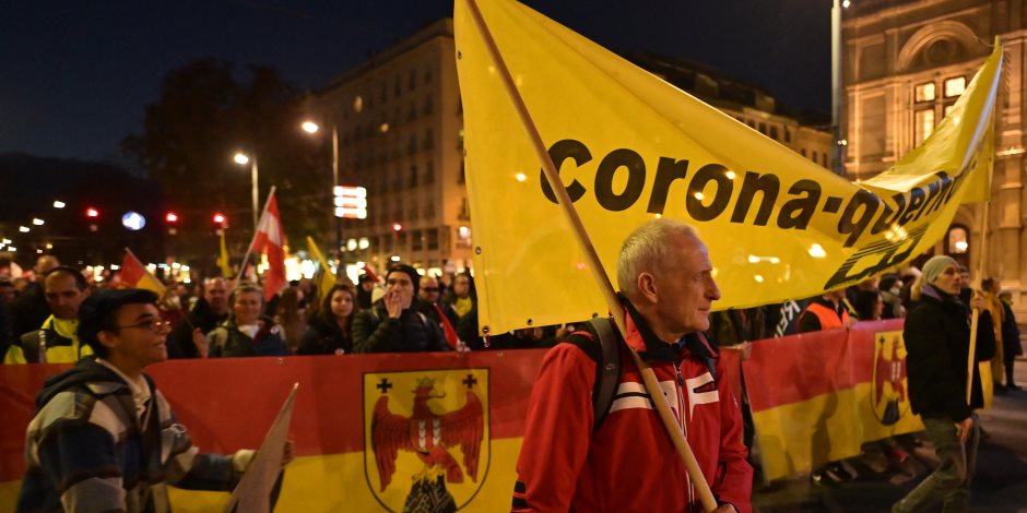 رغم وفاة نحو 5.3 ملايين شخص.. تظاهرات في عدة مدن أوروبية ضد إجراءات كورونا