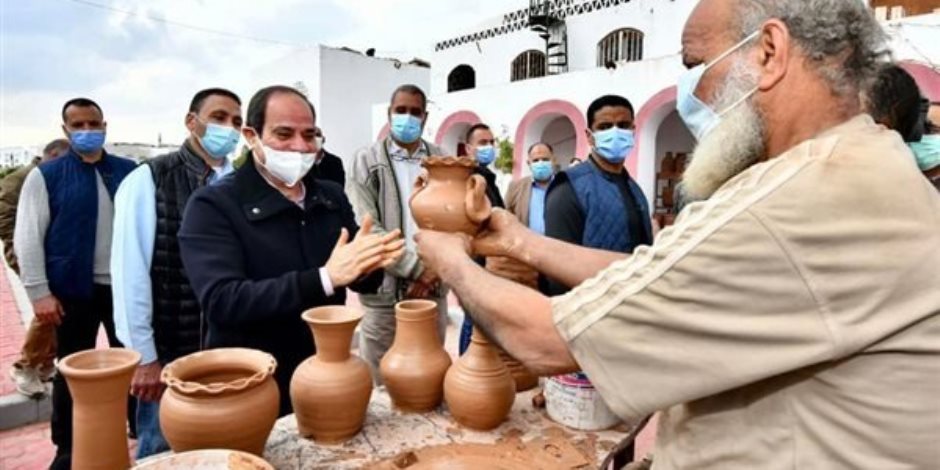 بعد زيارة الرئيس السيسي لقرية الفواخير بمصر القديمة.. إنشاء مدرسة لتعليم الحرفة للطلاب وتسهيل تركيب أفران الغاز للورش