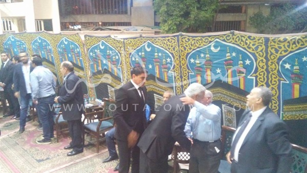 بالصور.. الحكم إبراهيم نور الدين وجمال عبدالحميد في عزاء نجل زادة بالصور.. الحكم إبراهيم نور الدين وجمال عبدالحميد في عزاء نجل زادة