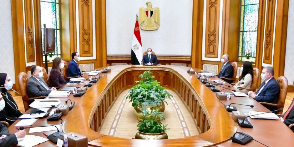 خلال اجتماعه مع المجموعة الاقتصادية.. الرئيس السيسى يستعرض المؤشرات الأساسية للاقتصاد المصري خلال عام 2021