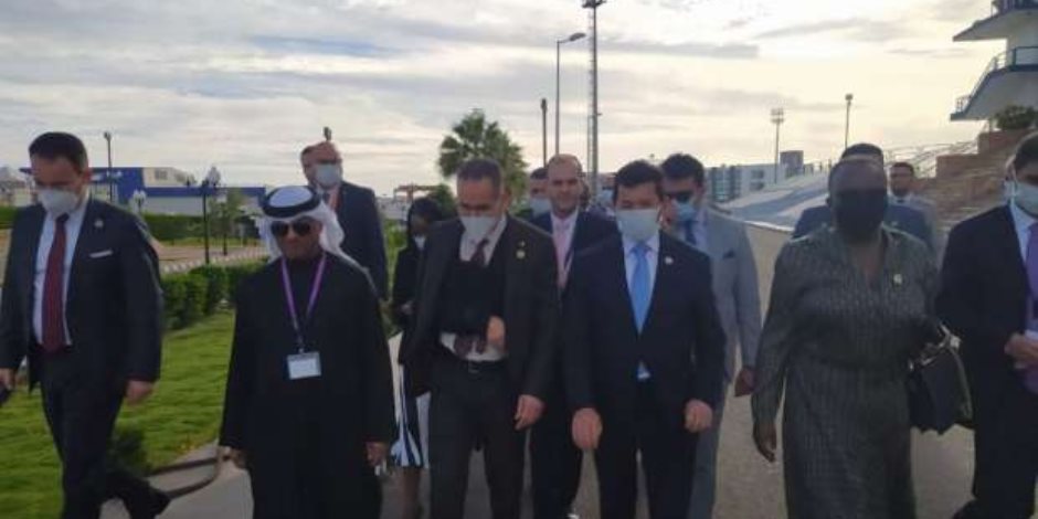 أشرف صبحي يصطحب وزراء الشباب الأفارقة والعرب في جولة بمدينة الشباب والرياضة بشرم الشيخ   