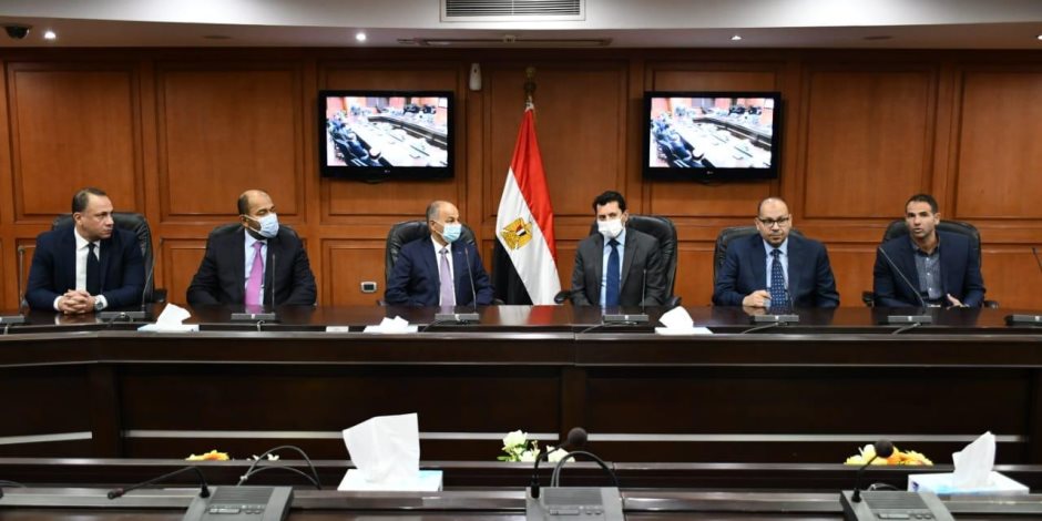 وزير الرياضة يشهد توقيع بروتوكول استضافة مصر لثلاث بطولات دولية في رياضة الغطس والغطس العالي والسباحة التوقيعية