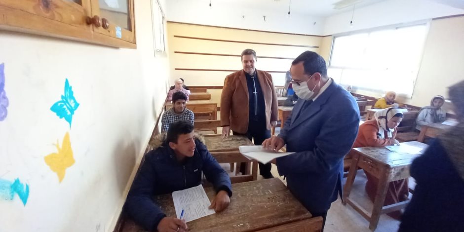 محافظ شمال سيناء يتابع لجان امتحانات الشهادة الإعدادية والصف الأول الثانوي: لا شكاوى (صور)