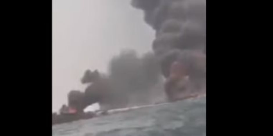 انفجار على متن سفينة نفطية قبالة نيجيريا.. ومخاوف من سقوط قتلى.. فيديو