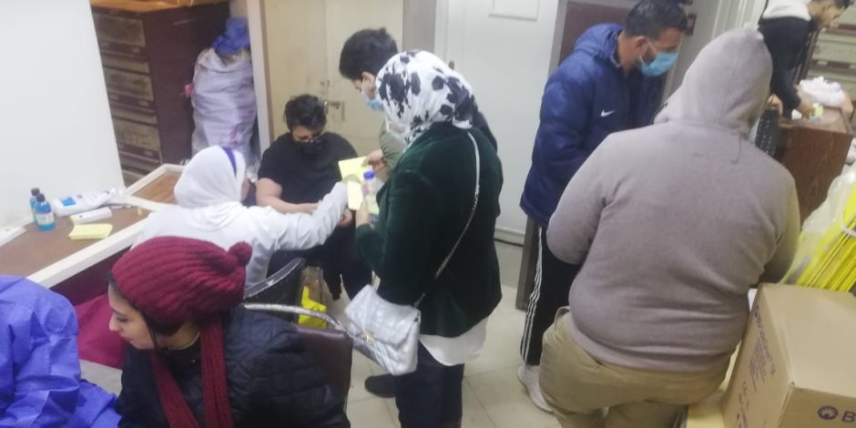 إقبال من الجماهير المسافرة لتشجيع مصر على الوحدات الصحية لإجراء مسحة كورونا (صور)