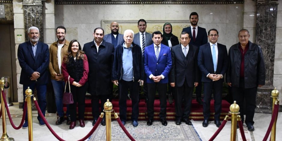 وزير الرياضة يلتقى مجلس إدارة نادى الزمالك الجديد وزير الرياضة يلتقى مجلس إدارة نادى الزمالك الجديد