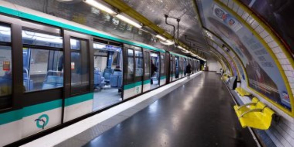 فرنسا.. إضراب العاملين فى مترو باريس من أجل المطالبة برفع الأجور وتحسين الأوضاع