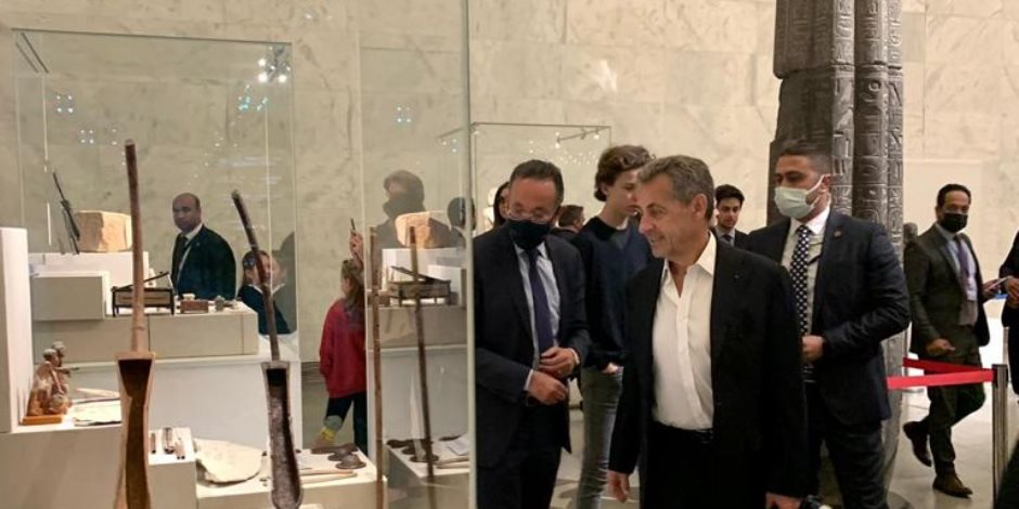 الرئيس الفرنسي الأسبق ساركوزى وأسرته يزورون متحف الحضارة.. صور