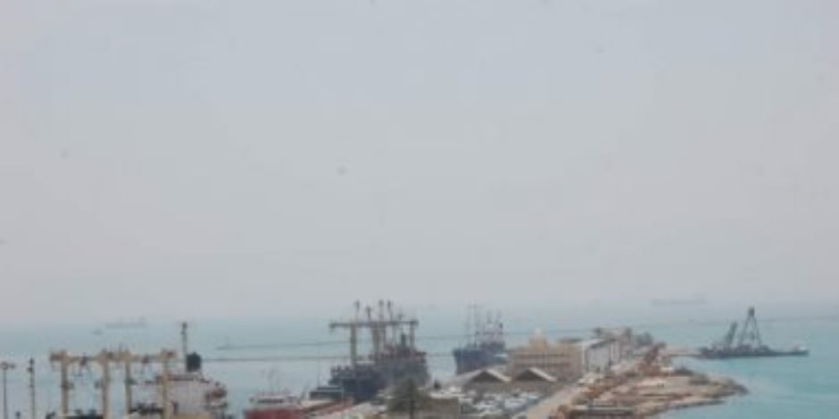إغلاق ميناء السويس البحرى بسبب سوء الأحوال الجوية