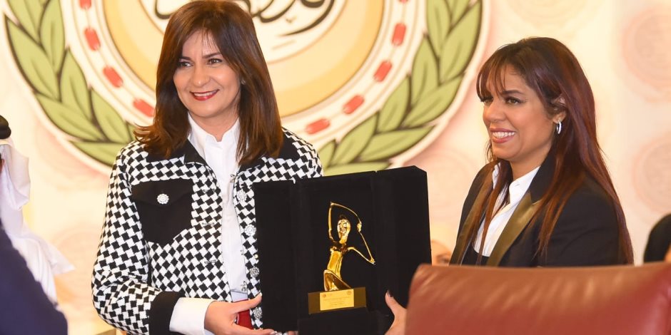 جامعة الدول العربية تمنح وزيرة الهجرة جائزة الشخصية المبدعة والأكثر إنسانية