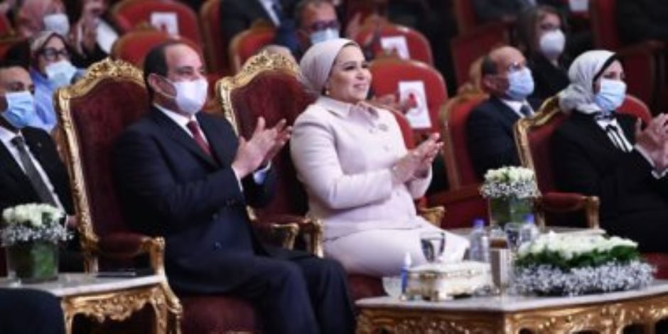 الرئيس السيسى يكرم الأمهات المثاليات خلال احتفالية المرأة المصرية.. فيديو
