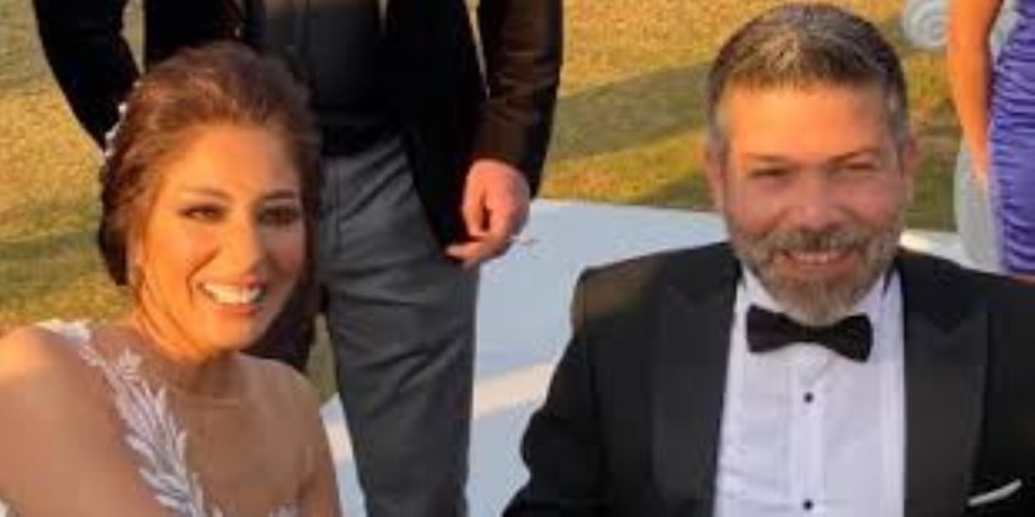 مذيعة راديو تزوجت من الفنان ياسر فرج.. حفل زفاف هبة الهواري يخطف "التريند"  (فيديو)