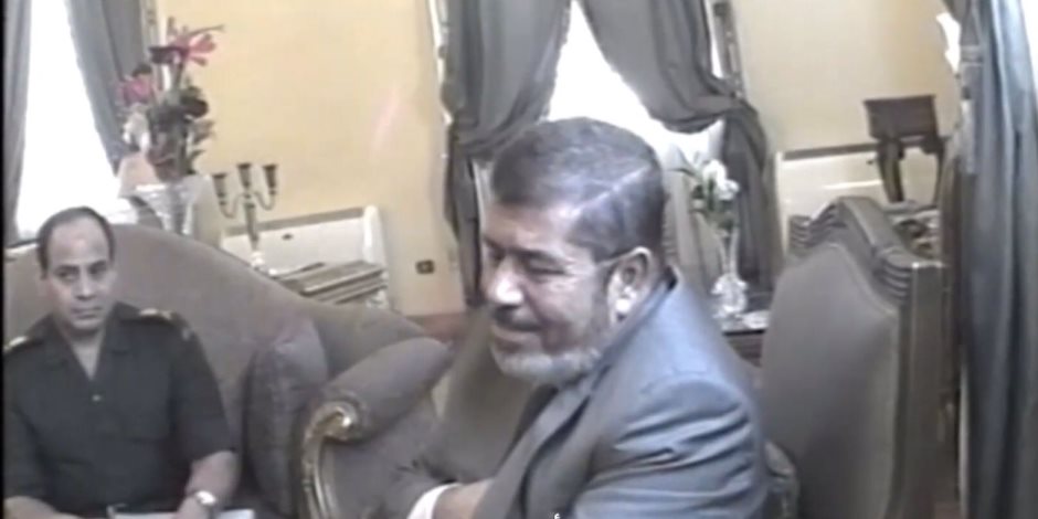 «انت مش عارف الإخوان هيعملوا إيه في البلد» عندما هدد مرسي المشير طنطاوي بإحراق مصر