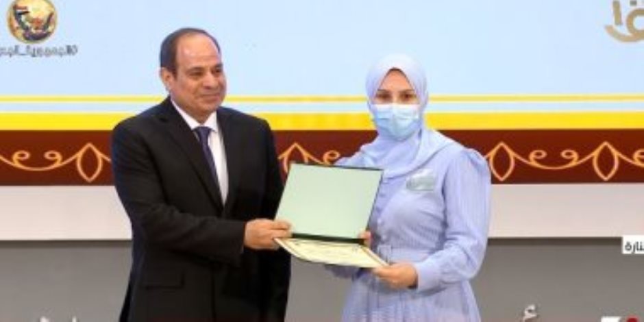 الرئيس السيسي يكرم نماذجا مشرفة من الفائزين في مسابقة القرآن الكريم