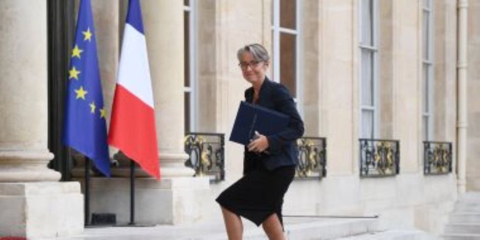 فرنسا تعين وزيرة العمل رئيسة للحكومة كأول امرأة بالمنصب منذ 30 عامًا