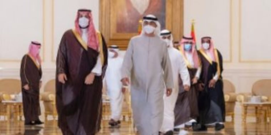 ولى العهد السعودى يقدم العزاء لرئيس الإمارات فى وفاة الشيخ خليفة بن زايد