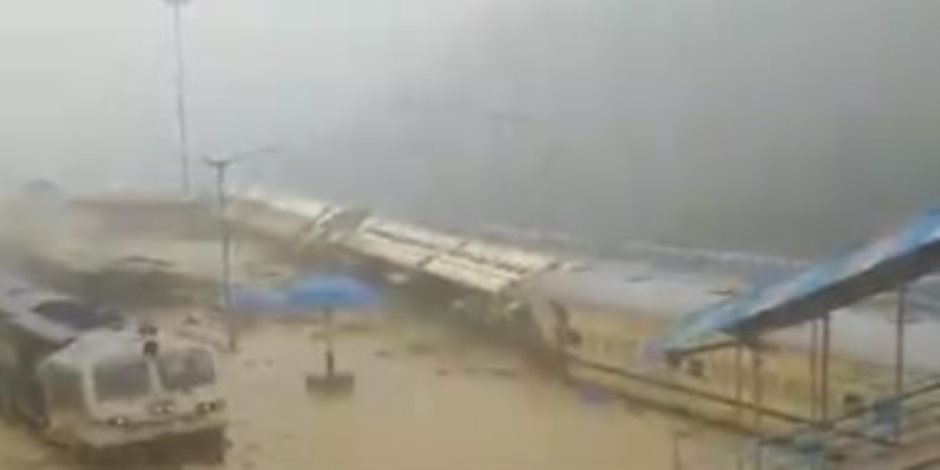 مصرع 12 وتهجير أكثر من 400 ألف شخص بسبب الفيضانات فى الهند.. فيديو