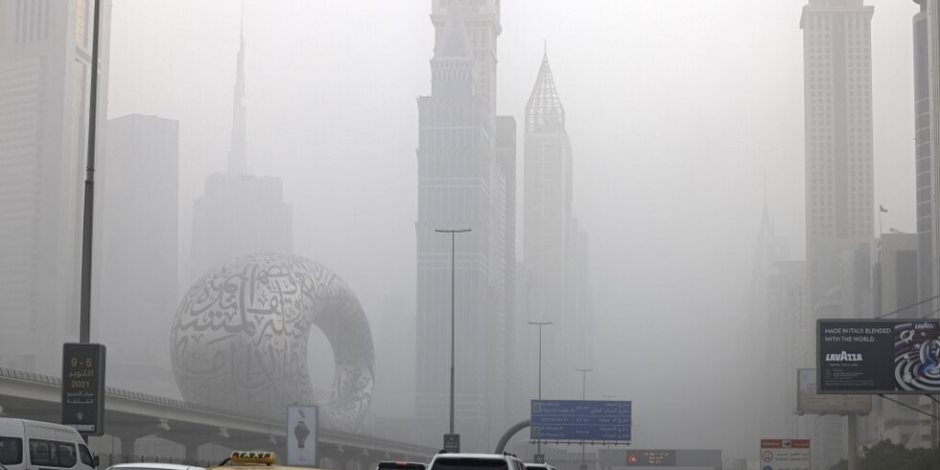 العواصف الترابية تصل الإمارات.. ليس بالإمكان رؤية برج خليفة