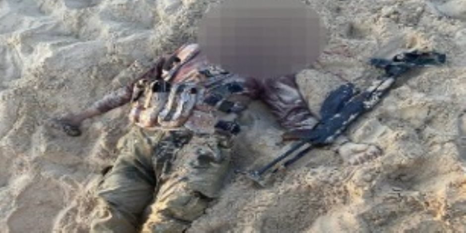 مصرع عنصر انتحاري حاول استهداف أحد الارتكازات الأمنية في شمال سيناء (صور)