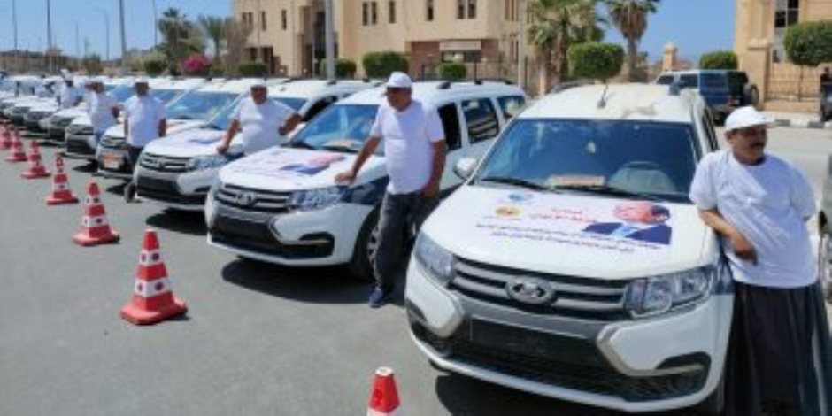  تعيد البهجة لشوارع العريش.. 50 سيارة أجرة هدية الرئيس لأهالي شمال سيناء