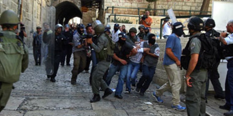 تحت حماية قوات الاحتلال الإسرائيلى .. مستوطنون يقتحمون المسجد الأقصى 
