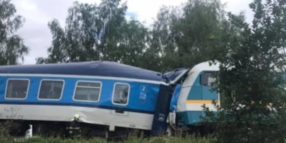 بينهم اثنان بجروح خطيرة.. إصابة العشرات فى تصادم بين قطارين بمقاطعة تاراغونا الإسبانية
