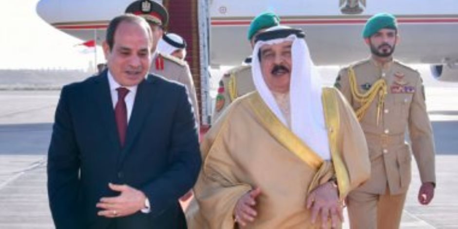 ملك البحرين يستقبل الرئيس السيسى بقصر الصخير الملكي