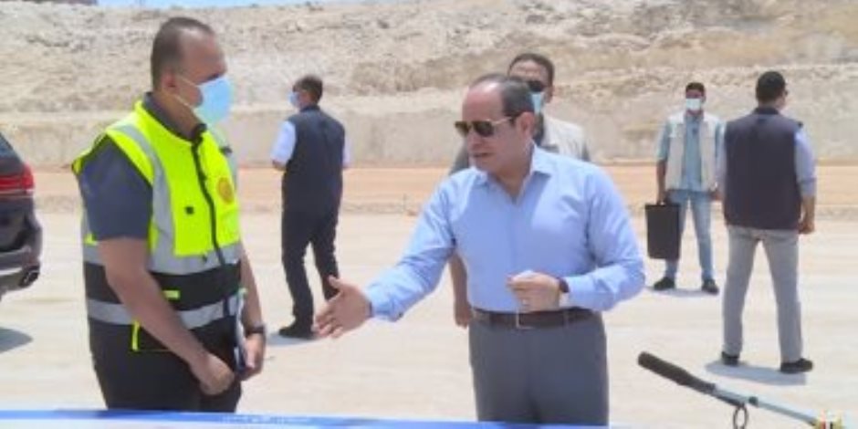 الرئيس السيسى: "لولا خطتنا لتطوير الطرق لأصيبت القاهرة بالشلل الكامل"