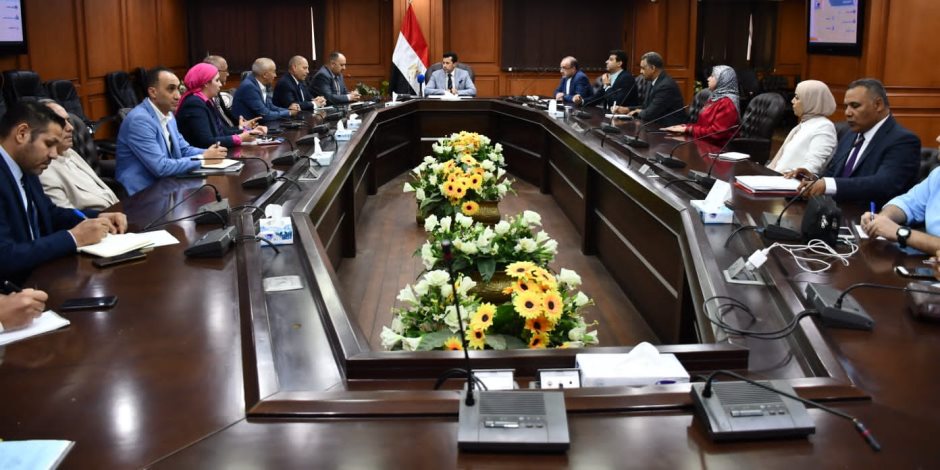 وزير الرياضة يبحث أخر استعدادات استضافة مصر لبطولة العالم للسلاح