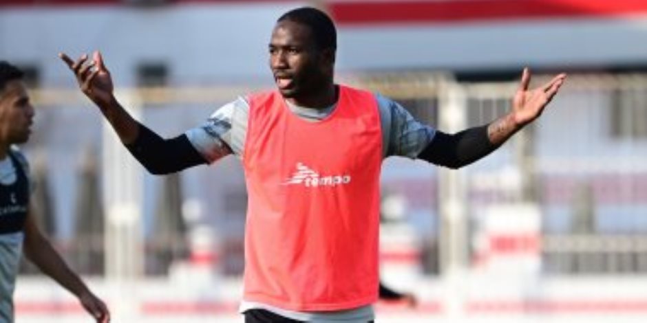 الغموض يحيط باللاعب ...  الإيفواري رزاق سيسيه يجمع متعلقاته من الزمالك ويغيب عن التدريبات