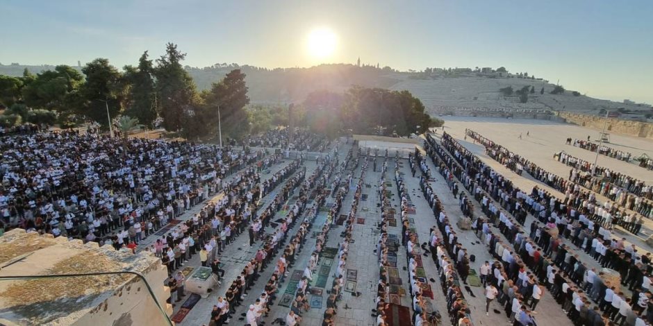 150 ألف مصلي يأدون صلاة عيد الأضحى في المسجد الأقصى (صور)