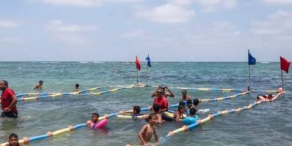 محافظ الإسكندرية: شاطئ المكفوفين بالمندرة استقبل 95 طفلا بالعيد